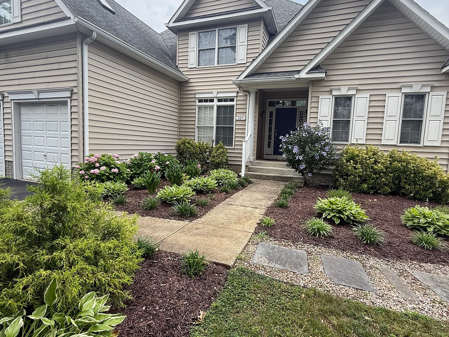 4 bed, 3.5 bath, 2700 sqft, $3,700 — Photo 2