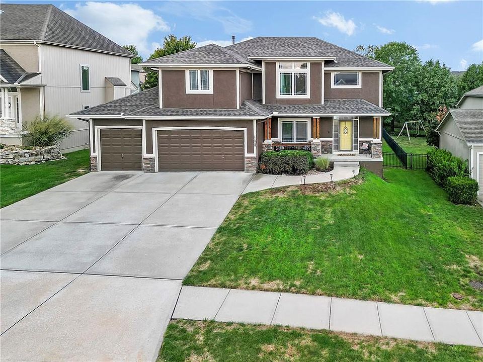 1st image of 1420 NE Stonewood Dr