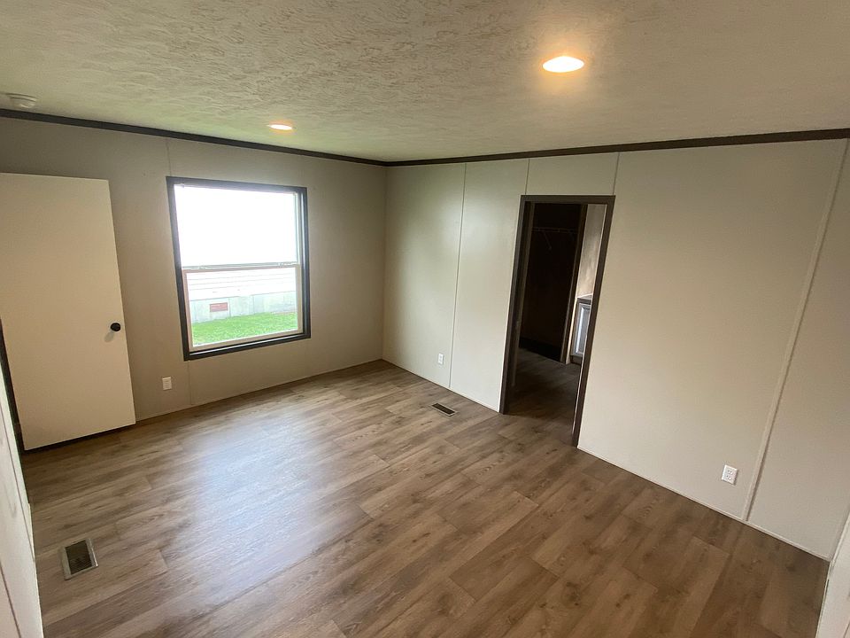 2nd image of 135 Rembrandt Cir