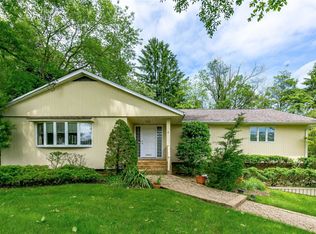 6 Long Ridge Rd, Plainview, NY 11803