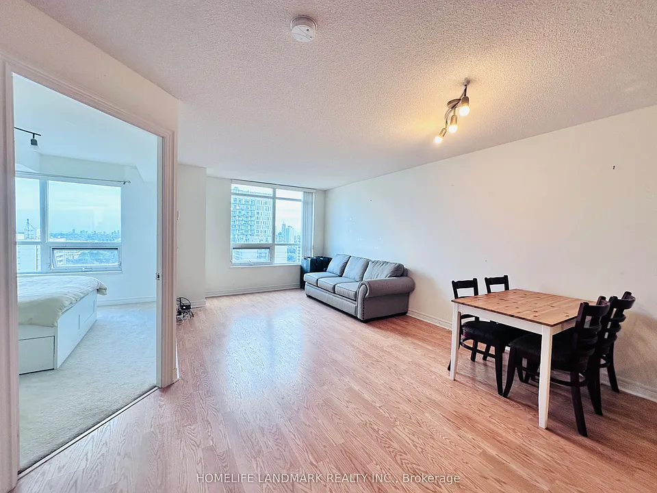 212 Eglinton Ave E #1802