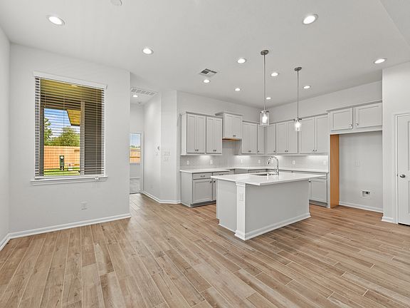 5th image of 635 Silver Pear Ct