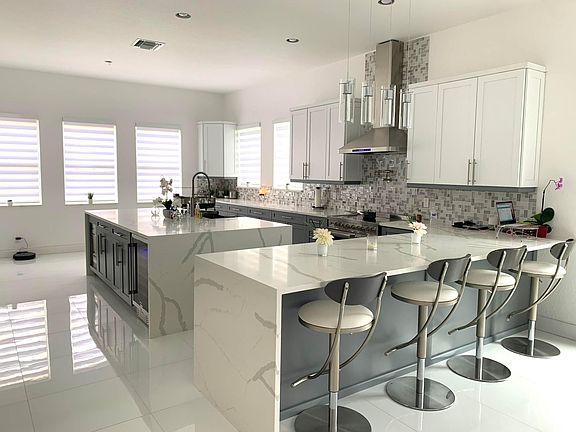 2nd image of 506 Cresta Circle