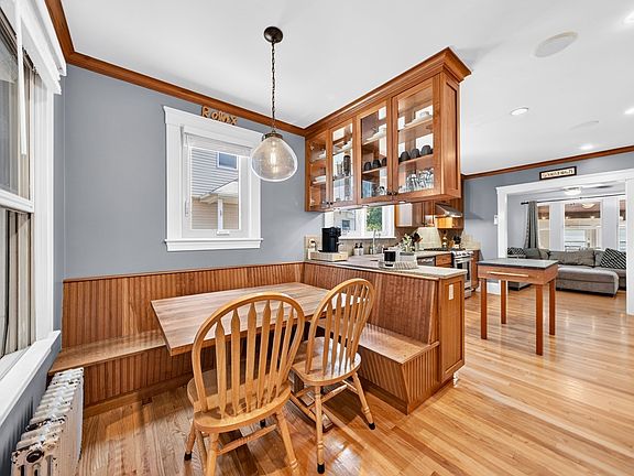 4th image of 33 Union St