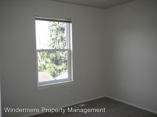 2nd image of 132 44th St