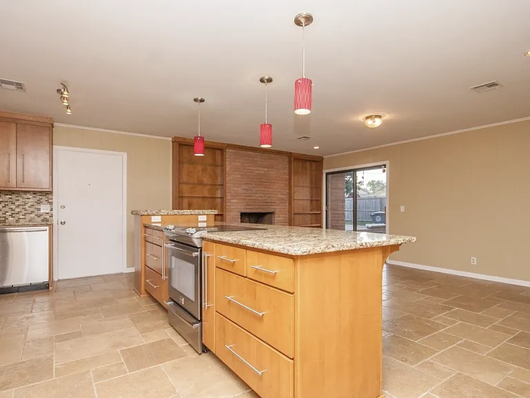 2205 S Darlington Ave — Photo 4