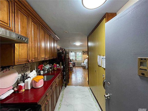 5th image of 20 Hill Park Ave APT 3H