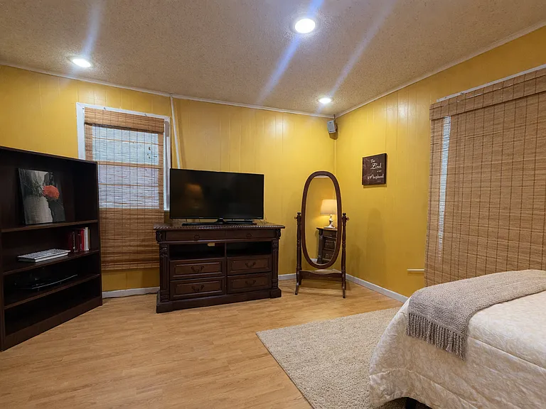 3703 W Hepburn St — Photo 2