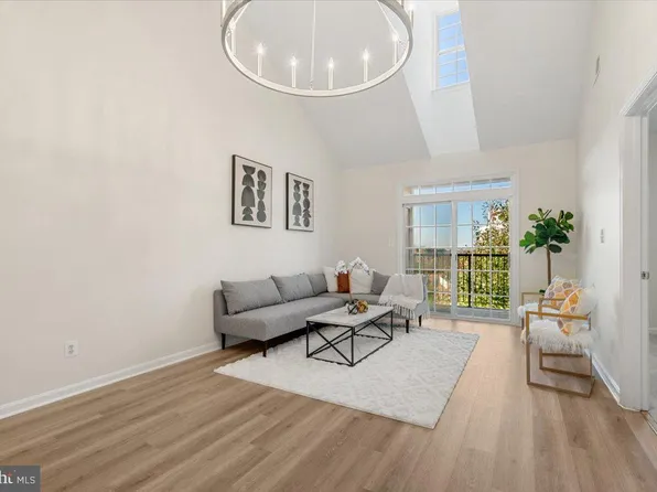 21191 McFadden Sq Unit 406, Sterling, VA 20165