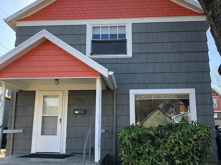 820 SW C Ave — Photo 8