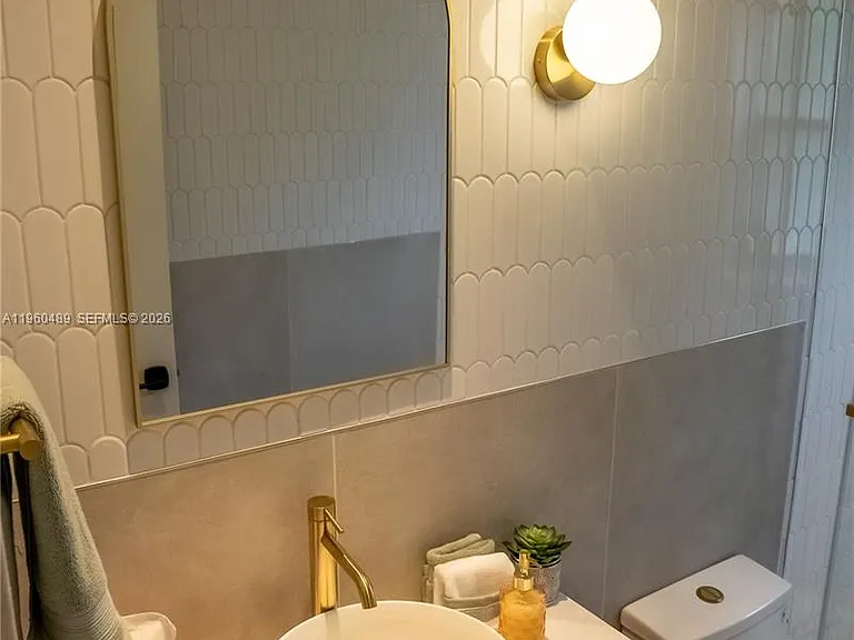 509 NE 64th St #2 — Photo 4