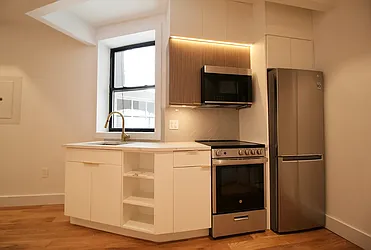 Rented by Loom Capital Group Inc.