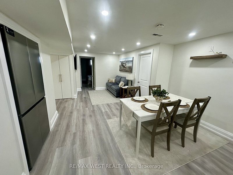 Toronto House for rent - 2 Bedrooms — photo 3