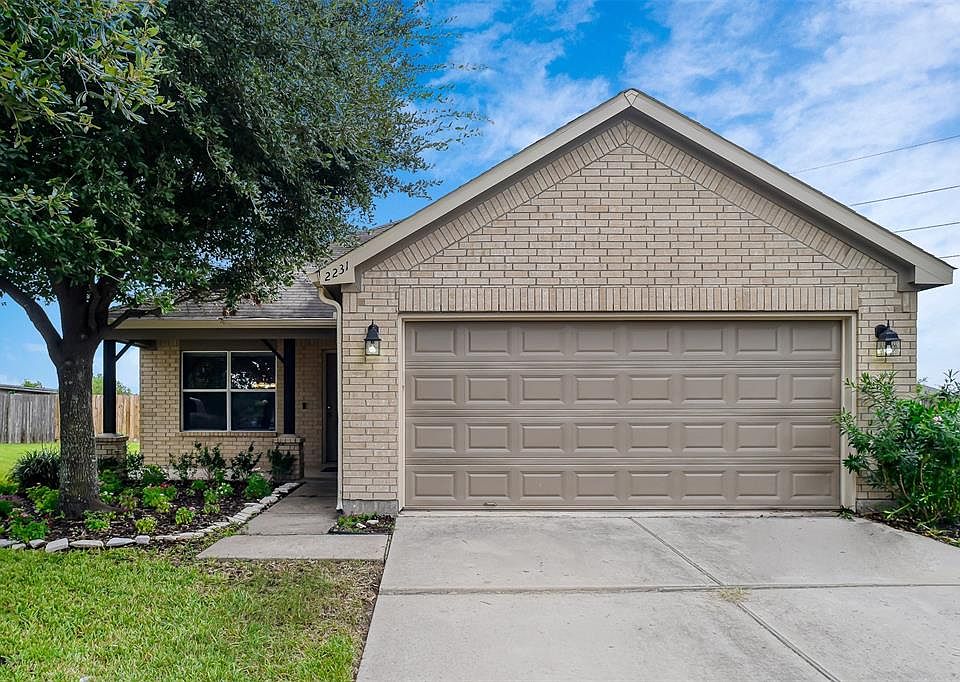 1st image of 2231 Pine Croft Dr