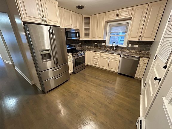 3rd image of 5881 N Elston Ave #2