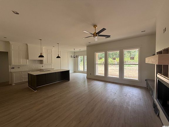 5th image of 250 Garrison Rd