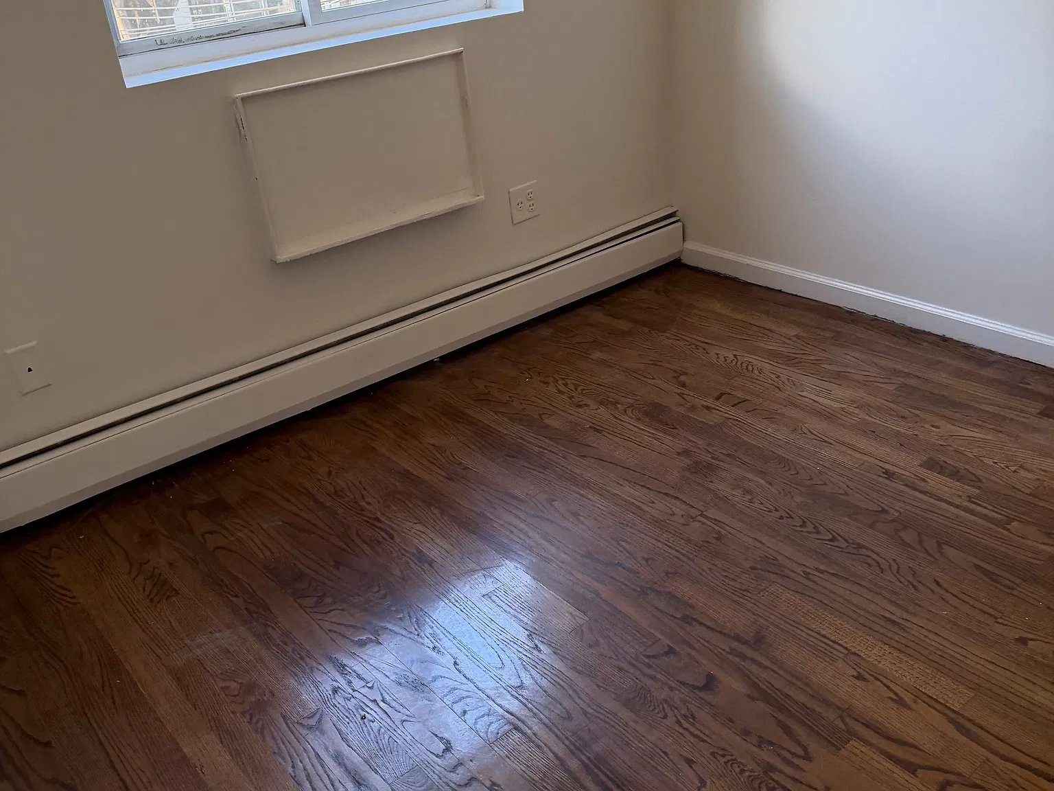 3 bed, 1000 sqft, $3,777 — Photo 3