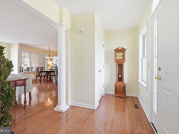 3rd image of 706 Overbrooke Ln