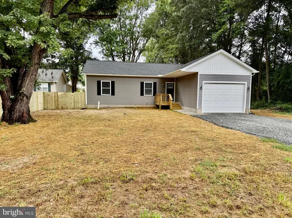 77 Forest Grv, Colonial Beach, VA 22443