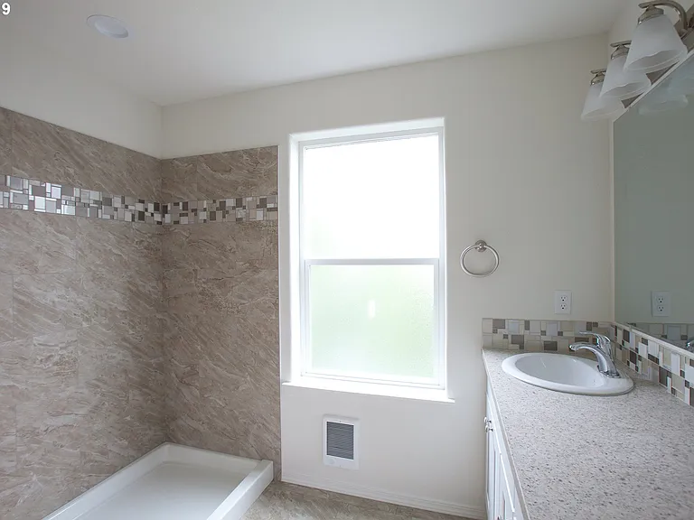 127 NE 109th Ave — Photo 6