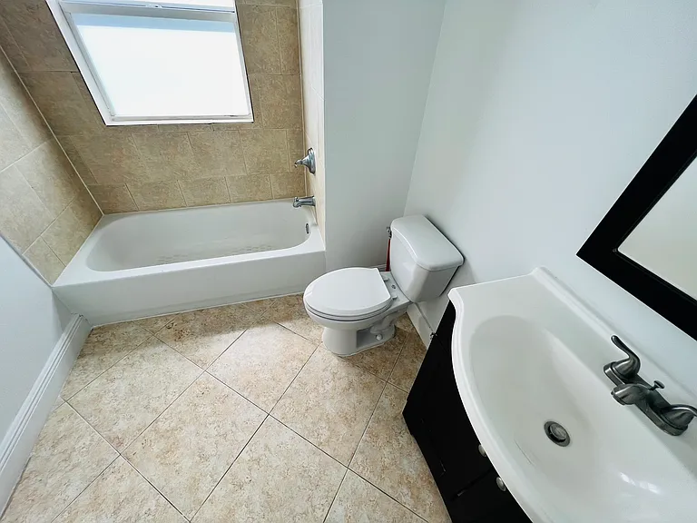 952 Bay Dr #6 — Photo 14