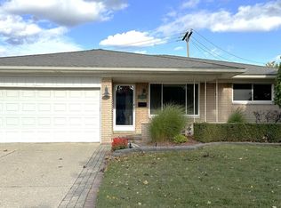 34642 Greentrees Rd, Sterling Heights, MI 48312