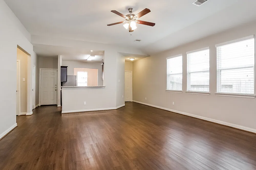 4 bed, 2.5 bath, 1708 sqft, $1,835 — Photo 3