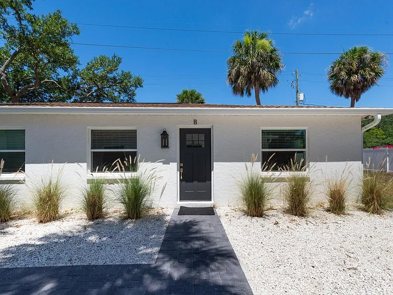 3009 W Binnicker Ave — Photo 2
