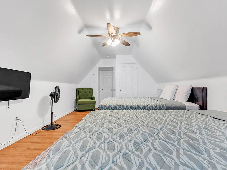 8301 Manhatten Dr — Photo 37