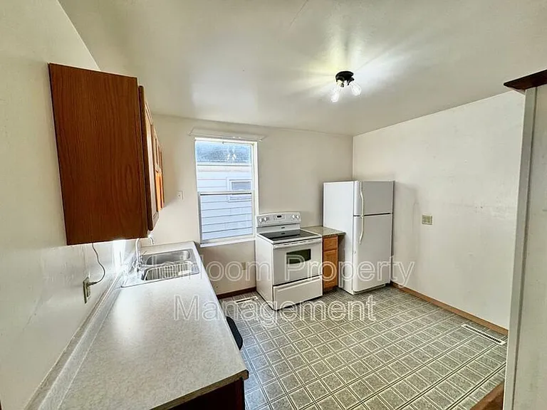 1718 Cumming Ave — Photo 9