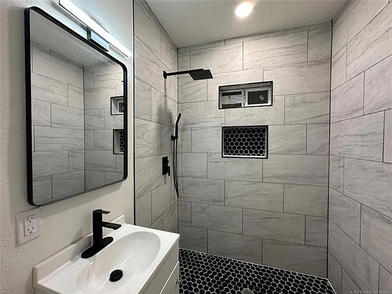 1235 S Gary Pl — Photo 17