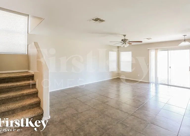 1023 S 226th Dr — Photo 4