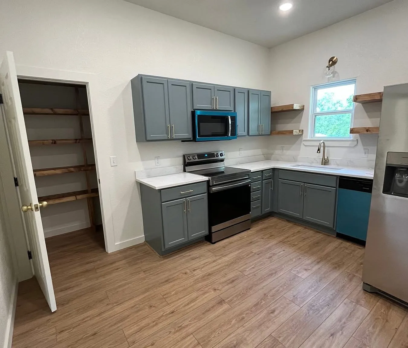 2 bed, 974 sqft, $1,100 — Photo 3