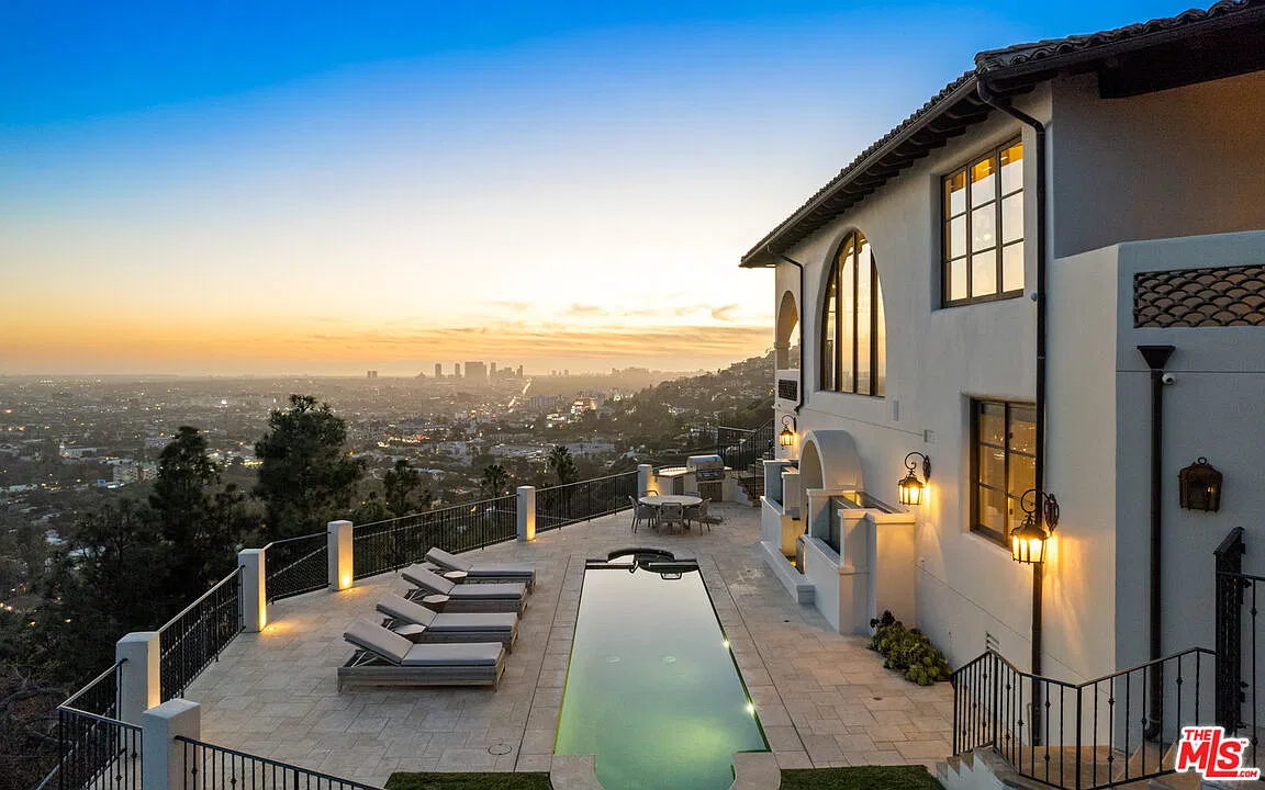 6 bed, 8.0 bath, 6588 sqft, $50,000 — Photo 3