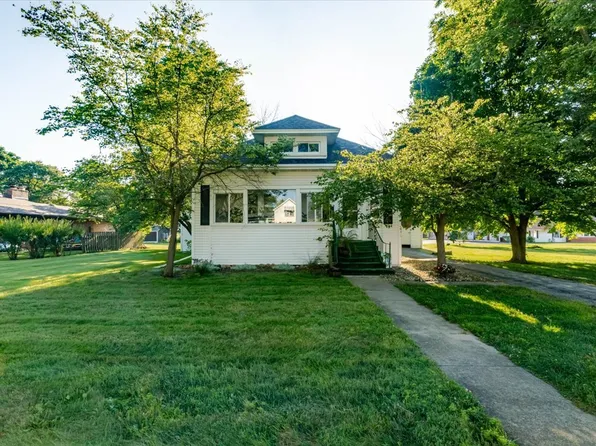 416 S Walnut St, Wenona, IL 61377