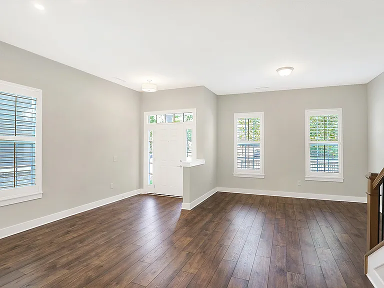 526 Gilder Dr — Photo 5