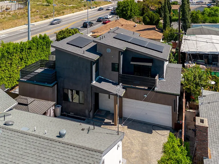 8250 Morse Ave — Photo 35