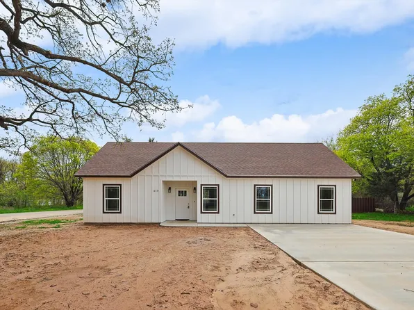 210 Stevens Ave, Bridgeport, TX 76426