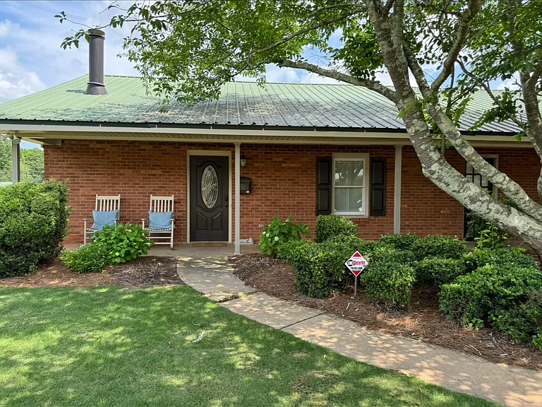 410 Seagraves Dr — Photo 11