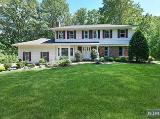 68 Manor Dr, Ramsey, NJ 07446