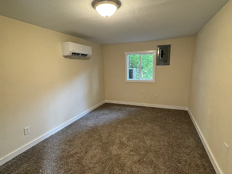 555 W Poplar St #1/2 — Photo 8