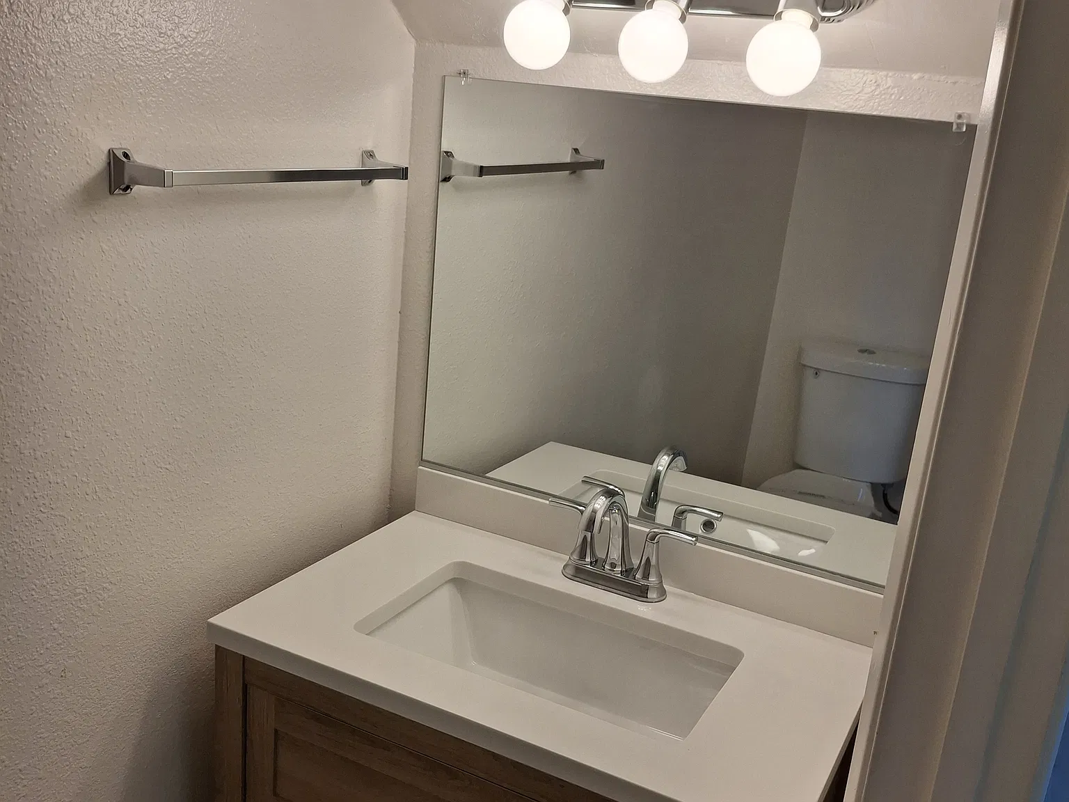 2 bed, 1.5 bath, 940 sqft, $3,420 — Photo 4