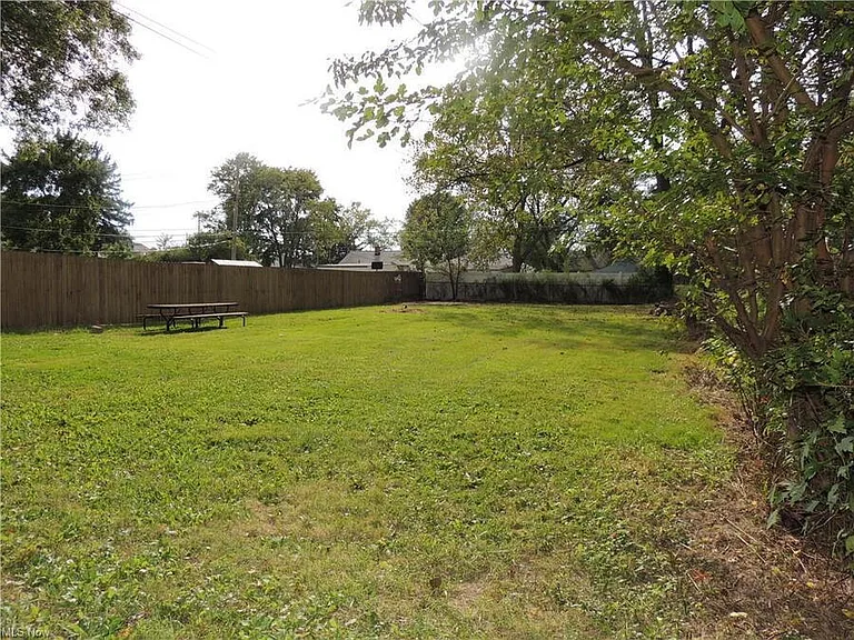 7366 Parma Park Blvd — Photo 23