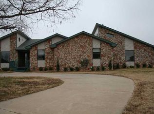 1605 Victoria Cir, El Reno, OK 73036