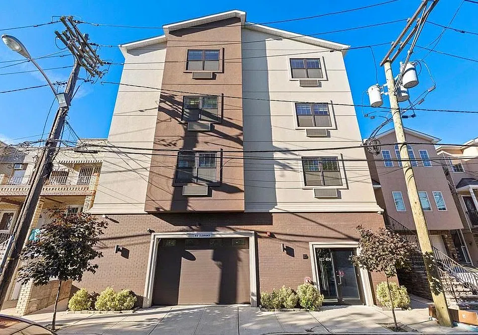 422-424 63rd St #303