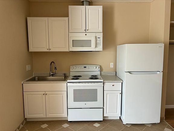 2nd image of 118 W Clausen Rd #B
