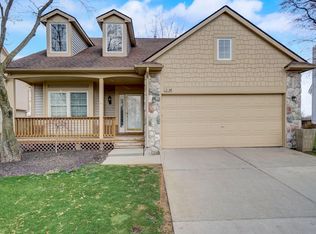 31044 Silverdale Dr, Novi, MI 48377