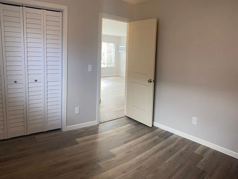 133 E Chelan Ave — Photo 24