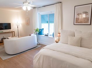 1611 W 39th 1/2 St APT 204, Austin, TX 78756