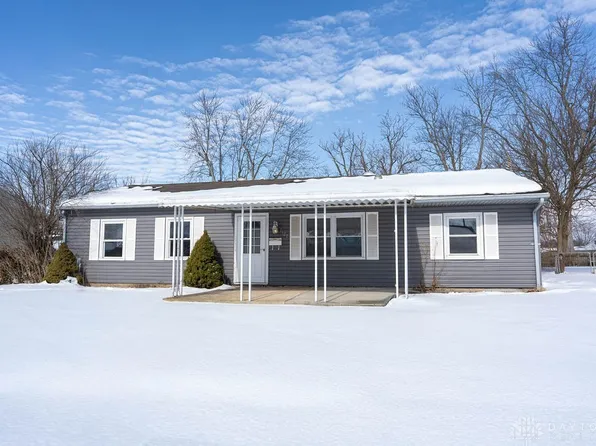 1122 Chalet Ave, New Carlisle, OH 45344